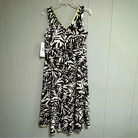NWT ROBBIE BEE Sleeveless Vneck Dress Black & White Leaf Print Lime Trim Size 10 - Picture 2 of 5